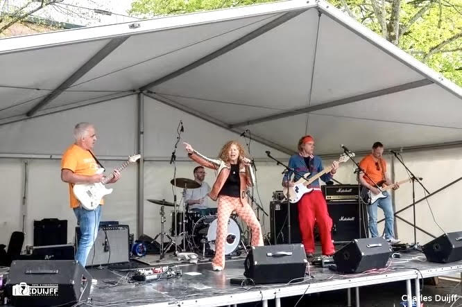 Cut2theBone op het Nieuwe Kerksplein, koningsdag 2026